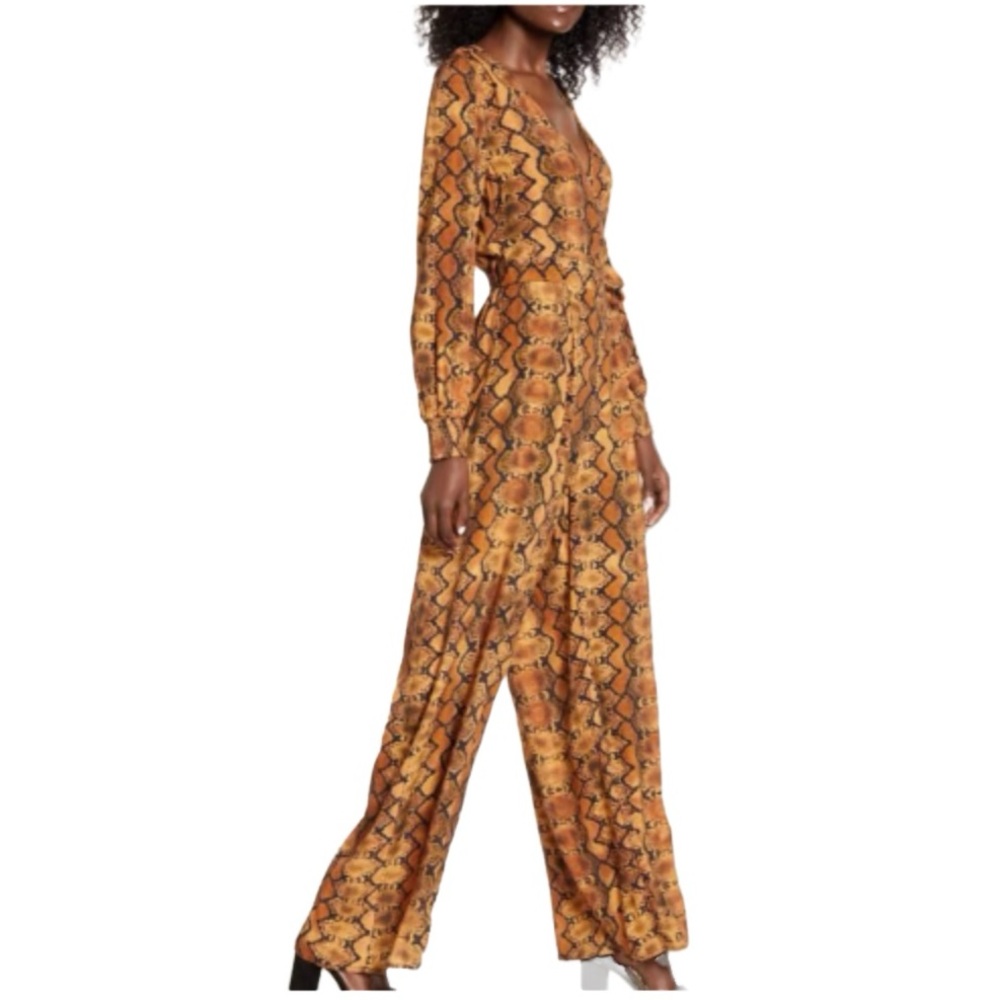 BAND of GYPSIES LONG SLEEVE WIDE LEG DRESSY SNAKE SKIN JUMPSUIT  NWT🎁